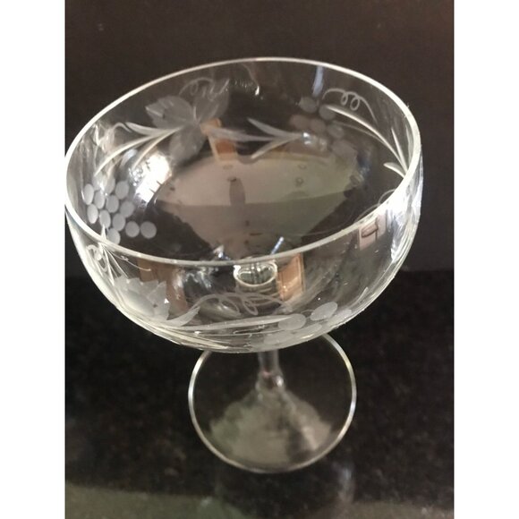 1960's Total Of 5 Available Etched Clear Crystal Champagne Stems Made in Romania - Picture 3 of 6